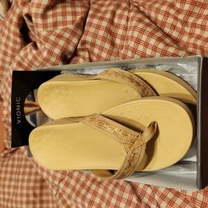 Vionic! New In Box! Pacific Hightide Gold Cork stylish supportive flip flops!